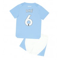 Manchester City Nathan Ake #6 Heimtrikotsatz Kinder 2023-24 Kurzarm (+ Kurze Hosen)